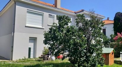 House 4 rooms of 140 m² in Niort (79000)