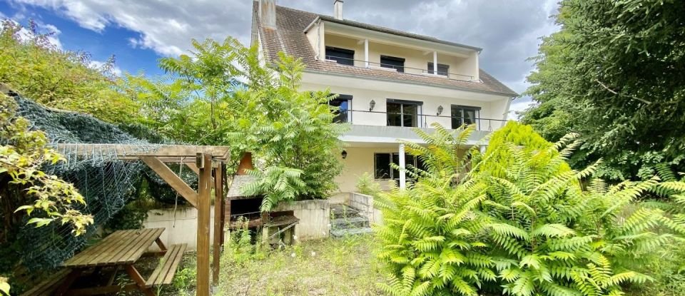 Maison 10 pièces de 288 m² à Saint-Georges-sur-Baulche (89000)