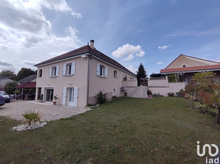 House 6 rooms of 195 m² in Pellevoisin (36180)