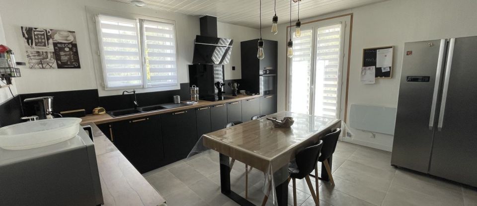 House 11 rooms of 275 m² in Longré (16240)