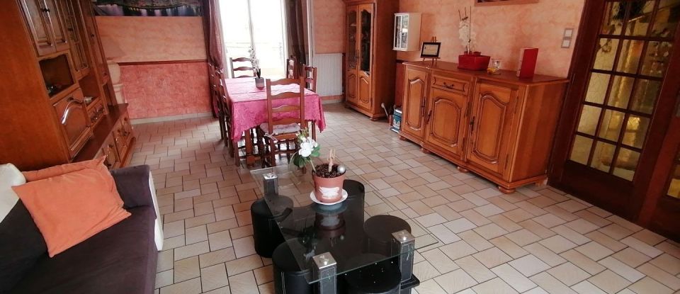 House 7 rooms of 130 m² in Doué-la-Fontaine (49700)