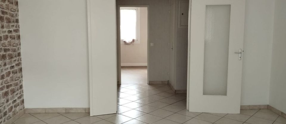 Apartment 3 rooms of 65 m² in Châlons-en-Champagne (51000)
