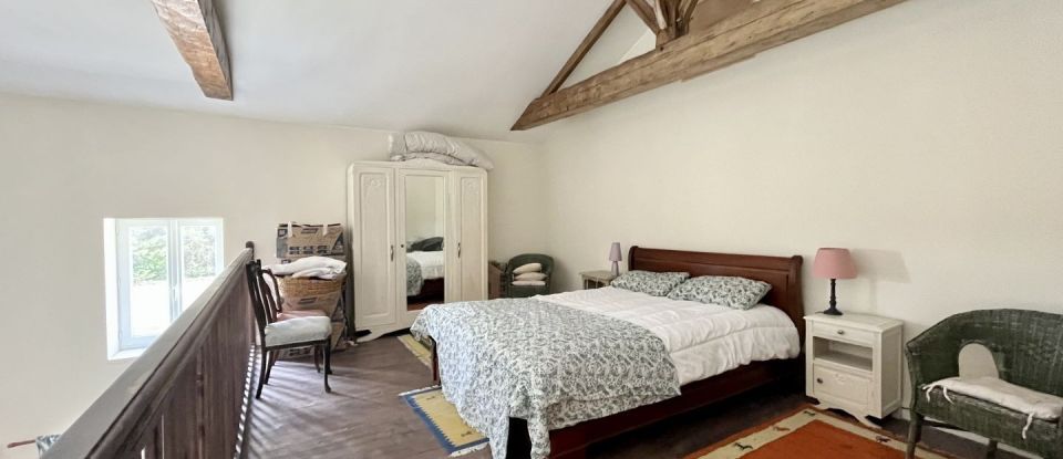 Mansion 8 rooms of 305 m² in Mérignac (16200)
