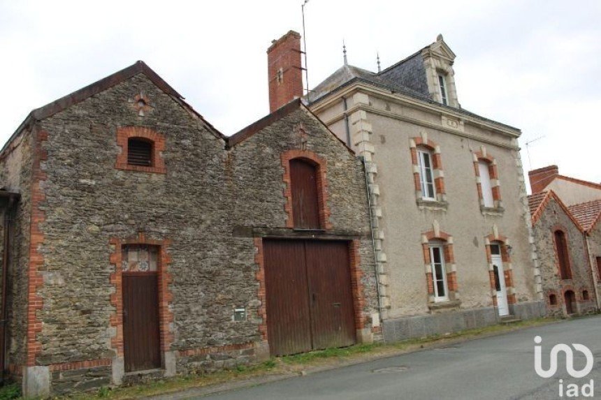House 6 rooms of 126 m² in Chemillé-en-Anjou (49670)