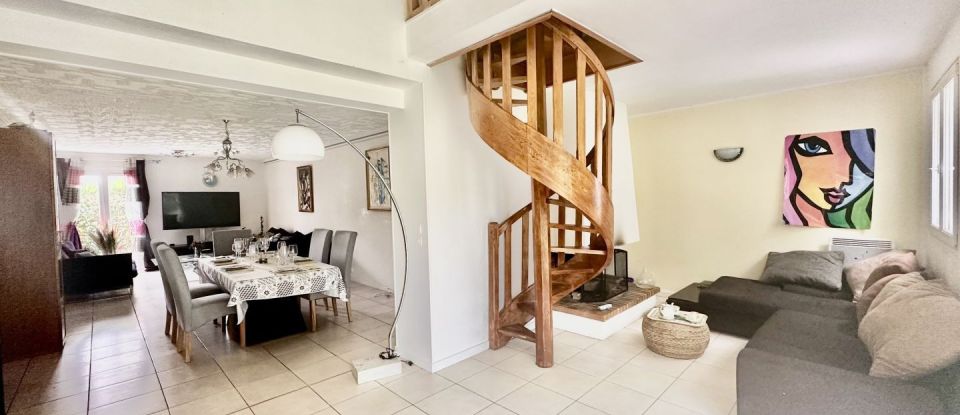 House 7 rooms of 141 m² in Vaux-le-Pénil (77000)