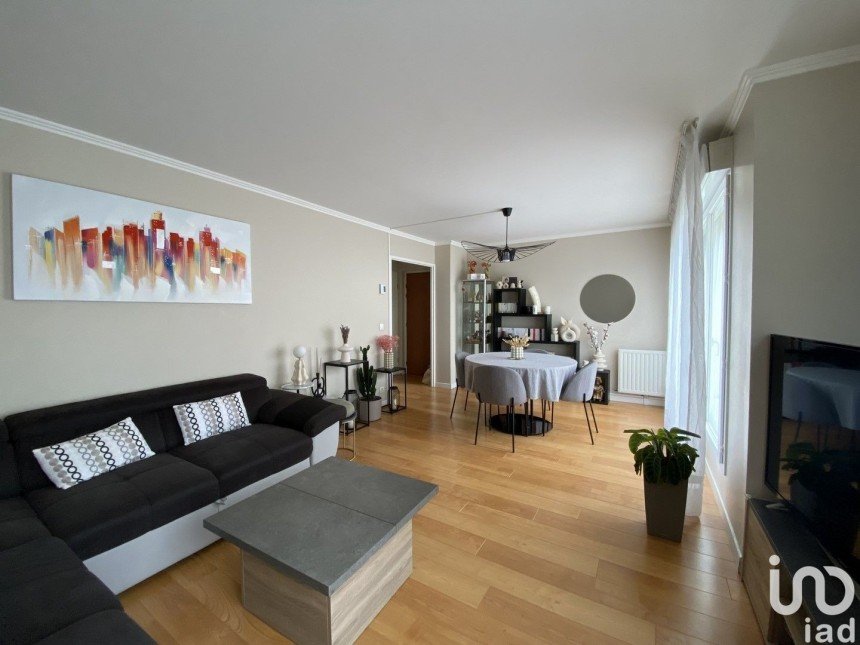 Apartment 4 rooms of 80 m² in Élancourt (78990)