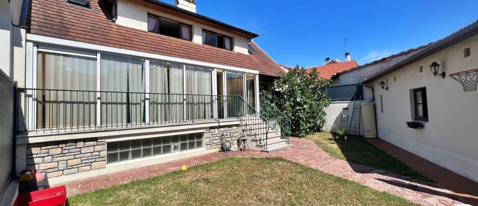 House 8 rooms of 200 m² in Chevilly-Larue (94550)