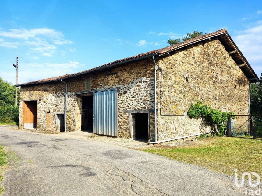 Barn conversion 2 rooms of 170 m² in Rochechouart (87600)