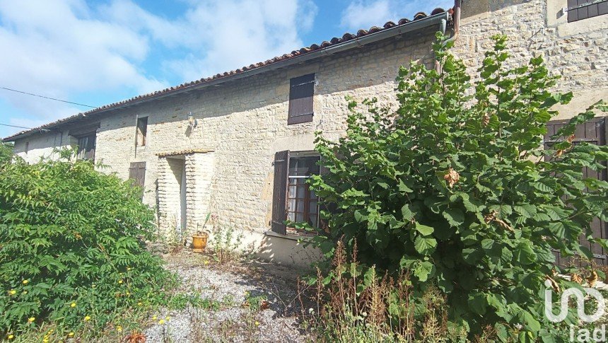 House 6 rooms of 210 m² in Sainte-Soline (79120)