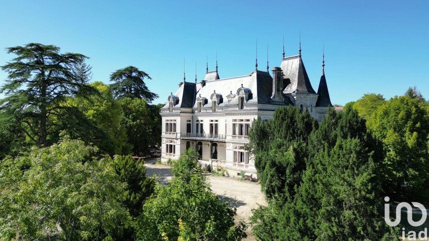 Château 19 pièces de 820 m² à Jarnac (16200)