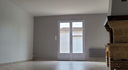House 3 rooms of 103 m² in Saint-Jean-d'Angély (17400)