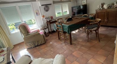 House 6 rooms of 130 m² in Pernes-les-Fontaines (84210)