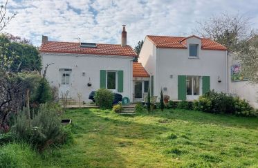 House 7 rooms of 171 m² in Rezé (44400)