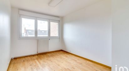 House 4 rooms of 102 m² in Faches-Thumesnil (59155)