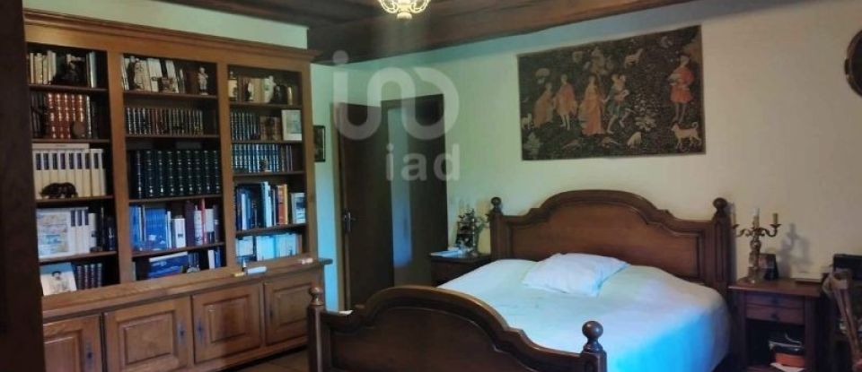 House 7 rooms of 196 m² in Sancoins (18600)