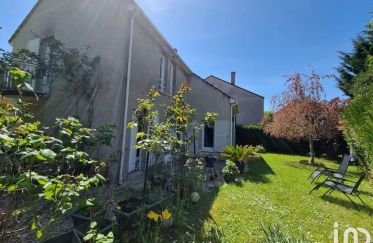 House 5 rooms of 107 m² in Savigny-le-Temple (77176)