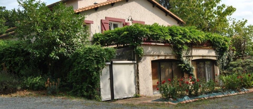 House 6 rooms of 152 m² in Pompaire (79200)