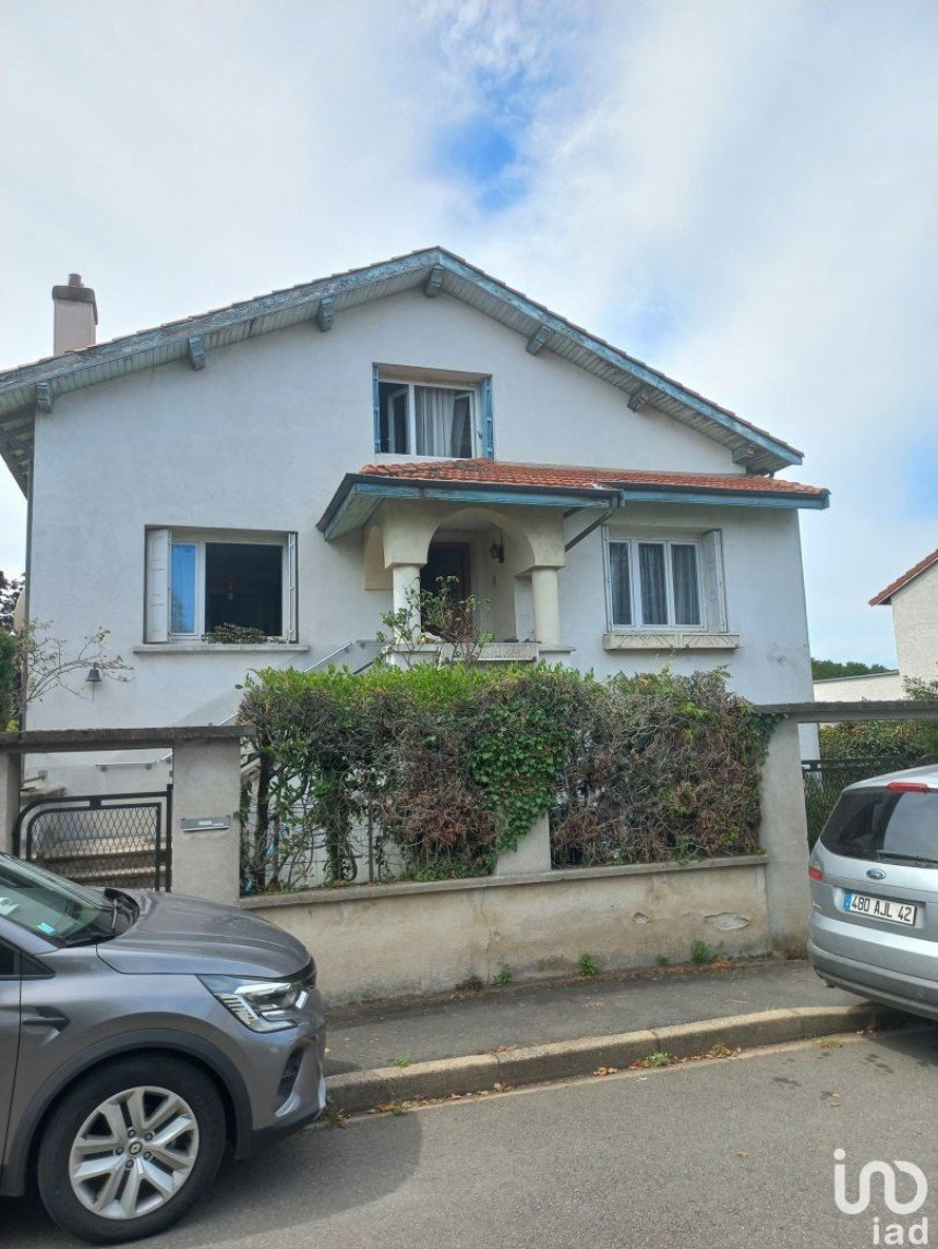 House 6 rooms of 117 m² in Savigneux (42600)