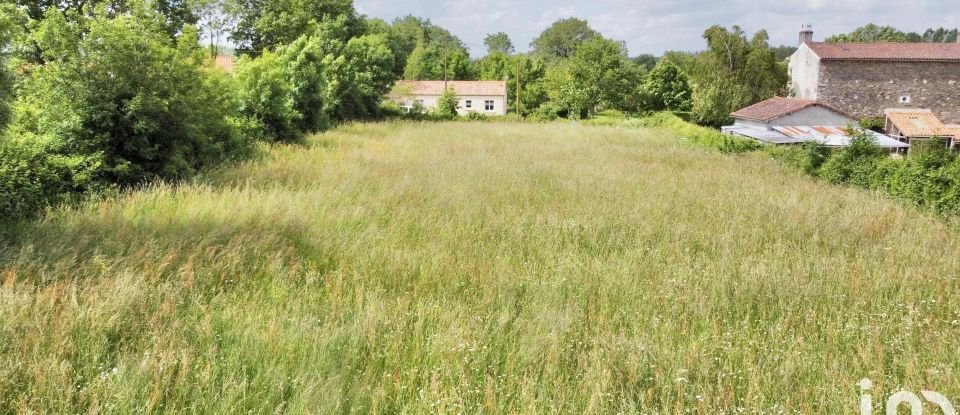 Land of 2,685 m² in Vouvant (85120)
