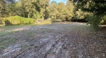 Land of 910 m² in Saint-Selve (33650)