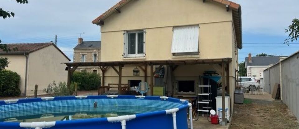 House 5 rooms of 109 m² in Thouars (79100)