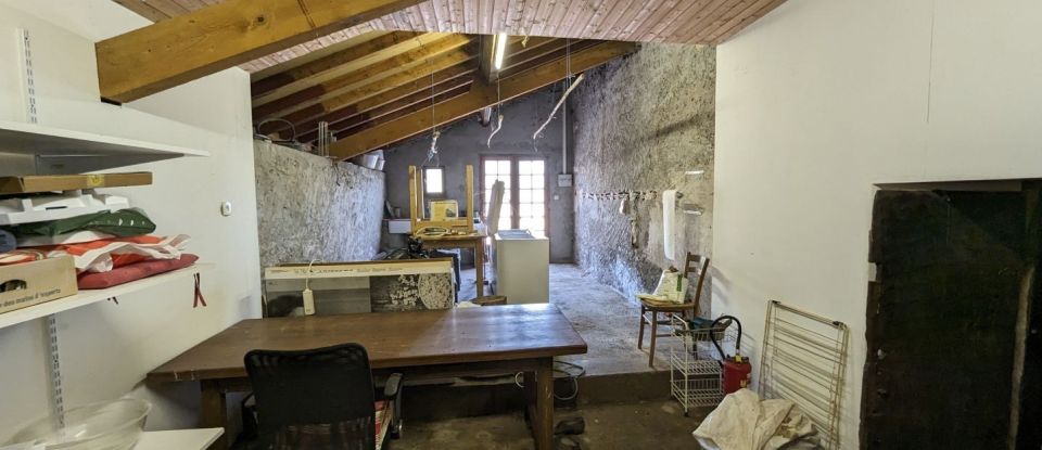 Village house 6 rooms of 128 m² in Amendeuix-Oneix (64120)