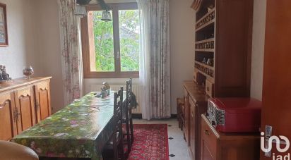 House 8 rooms of 145 m² in Saint-Seurin-sur-l'Isle (33660)