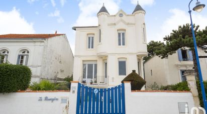 Mansion 9 rooms of 190 m² in Fouras (17450)