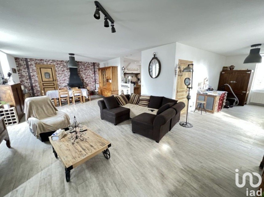 House 8 rooms of 185 m² in Treignat (03380)