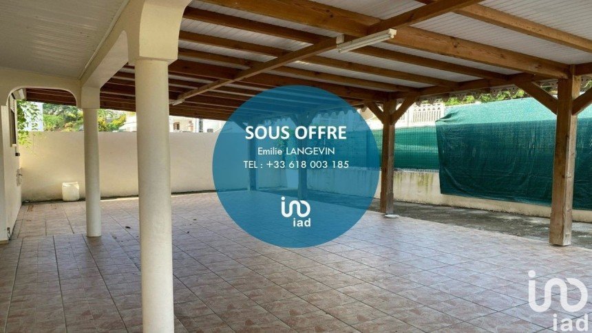 Maison 15 pièces de 260 m² à Saint-Esprit (97270)