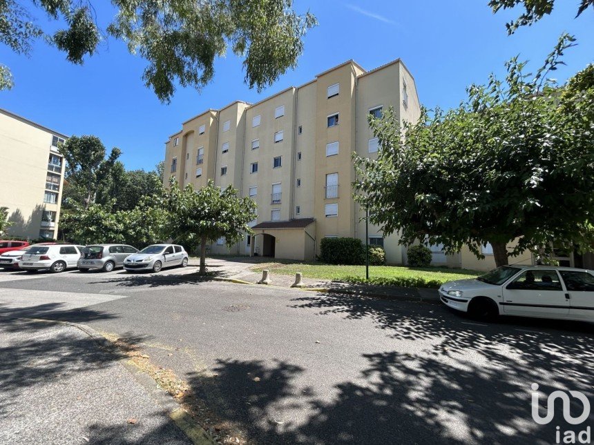 Apartment 4 rooms of 77 m² in La Garde (83130)