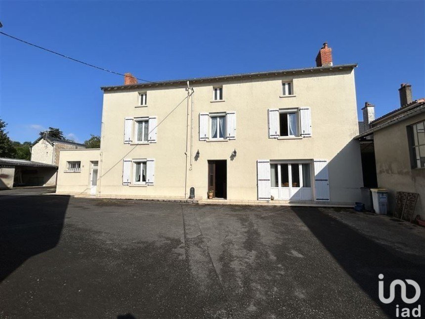 House 7 rooms of 181 m² in Chasseneuil-du-Poitou (86360)