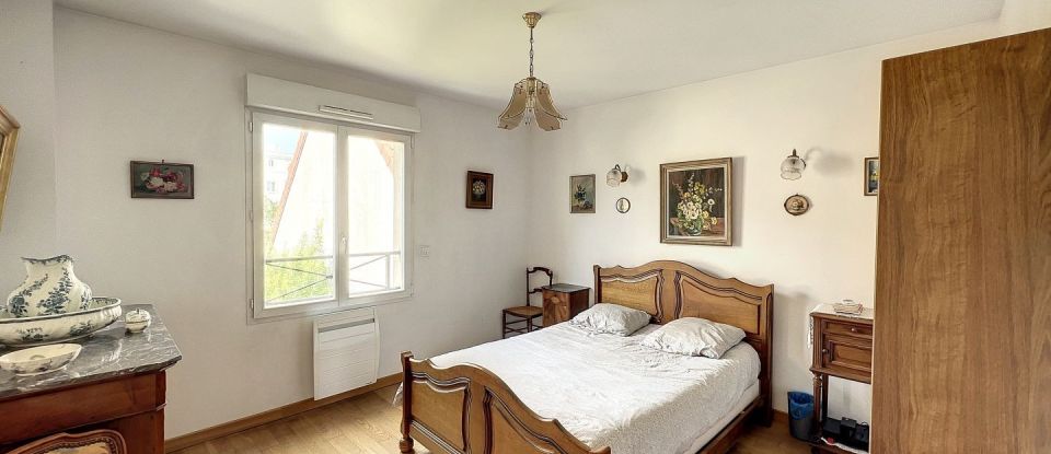 Traditional house 7 rooms of 162 m² in Bagneux (92220)