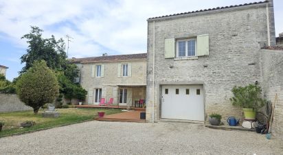 House 11 rooms of 253 m² in Macqueville (17490)