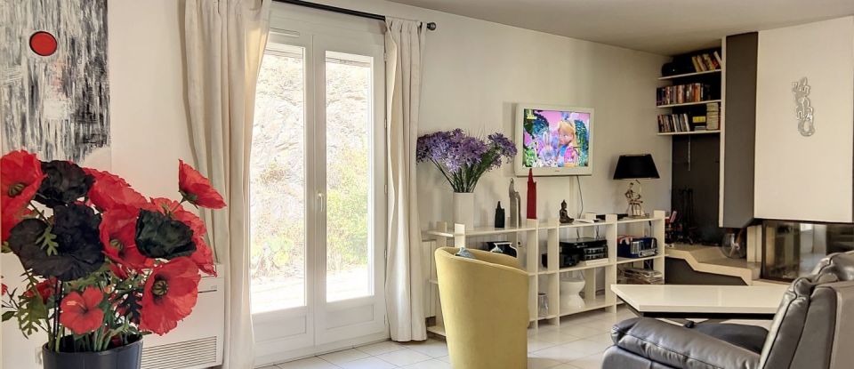 Maison 7 pièces de 220 m² à Pierrefeu-du-Var (83390)