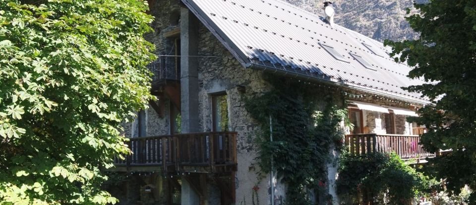 Maison 15 pièces de 375 m² à Le Bourg-d'Oisans (38520)