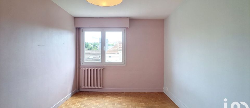 Apartment 3 rooms of 84 m² in Poissy (78300)