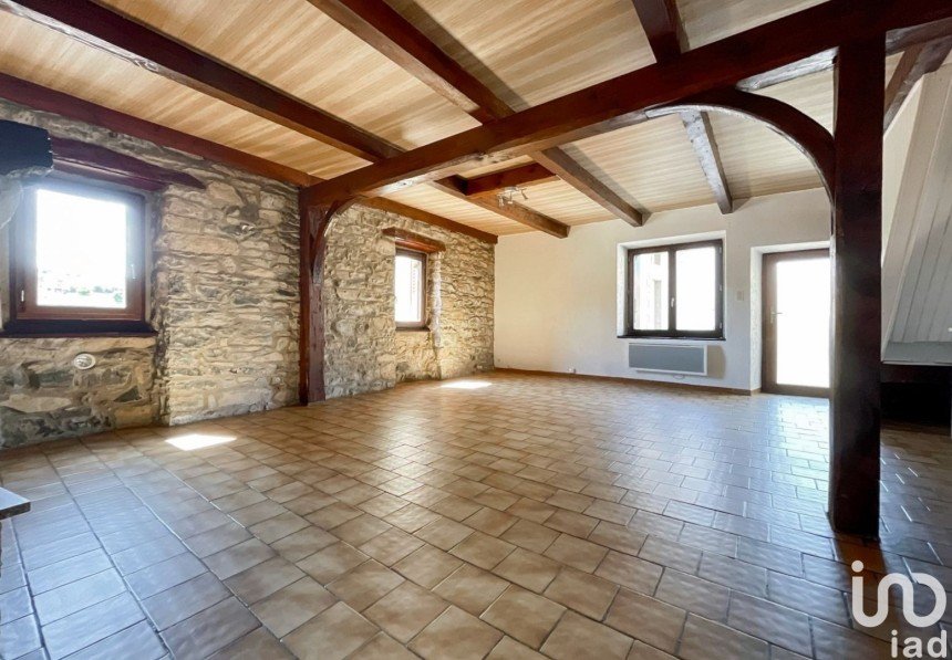 Maison 5 pièces de 107 m² à Saint-Georges-de-Luzençon (12100)
