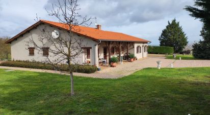 House 7 rooms of 161 m² in Commelle-Vernay (42120)