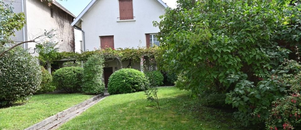 House 4 rooms of 120 m² in Villemomble (93250)