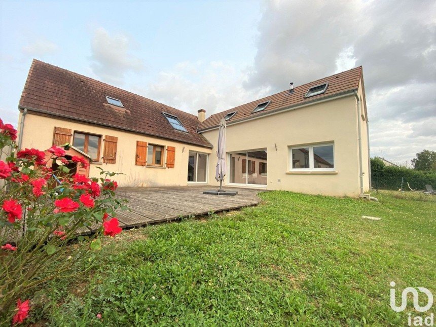 House 7 rooms of 220 m² in Maintenon (28130)