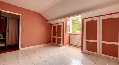 House 5 rooms of 143 m² in Nanterre (92000)
