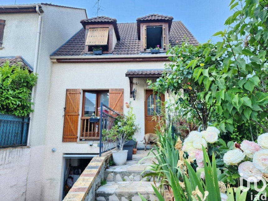 House 5 rooms of 77 m² in Clichy-sous-Bois (93390)