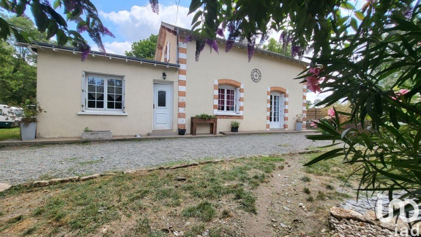 House 4 rooms of 90 m² in Saint-Laurs (79160)