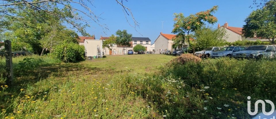 Land of 1,346 m² in Montluçon (03100)