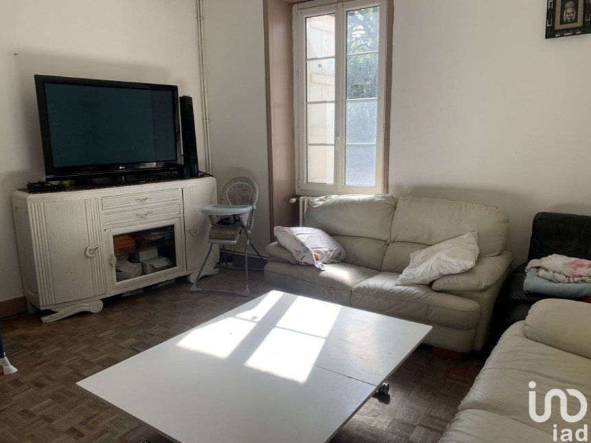 House 5 rooms of 128 m² in Barbezieux-Saint-Hilaire (16300)