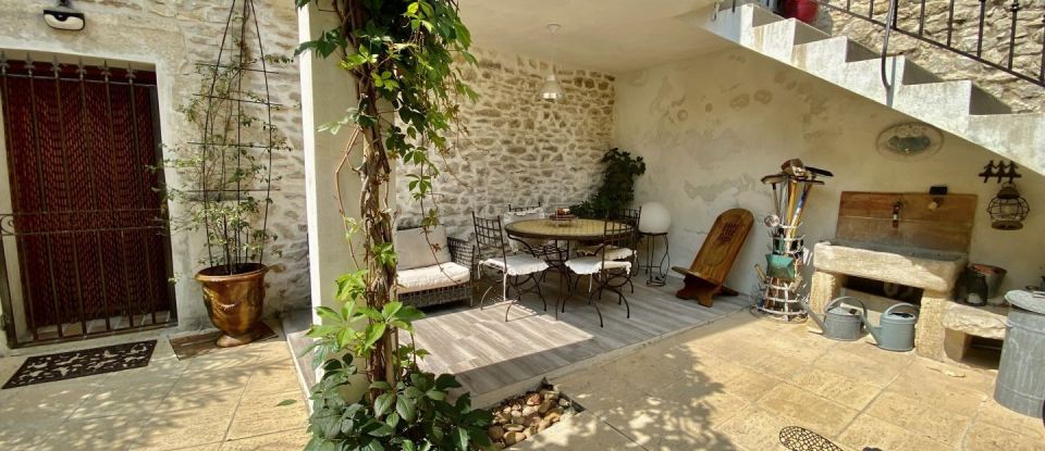 House 11 rooms of 242 m² in Aramon (30390)
