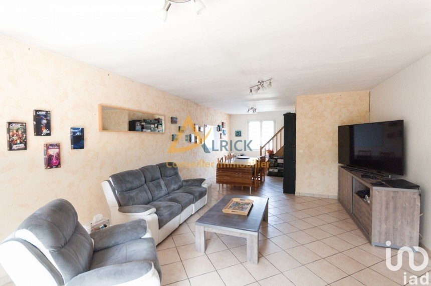 House 5 rooms of 159 m² in Coulombs (28210)
