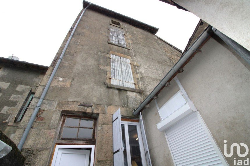 Building in Bourganeuf (23400) of 294 m²
