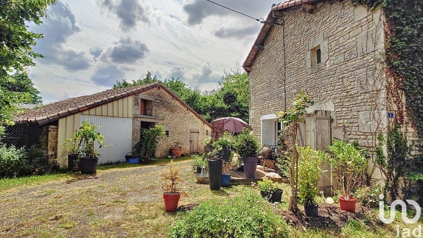 Maison 4 pièces de 115 m² à Usson-du-Poitou (86350)